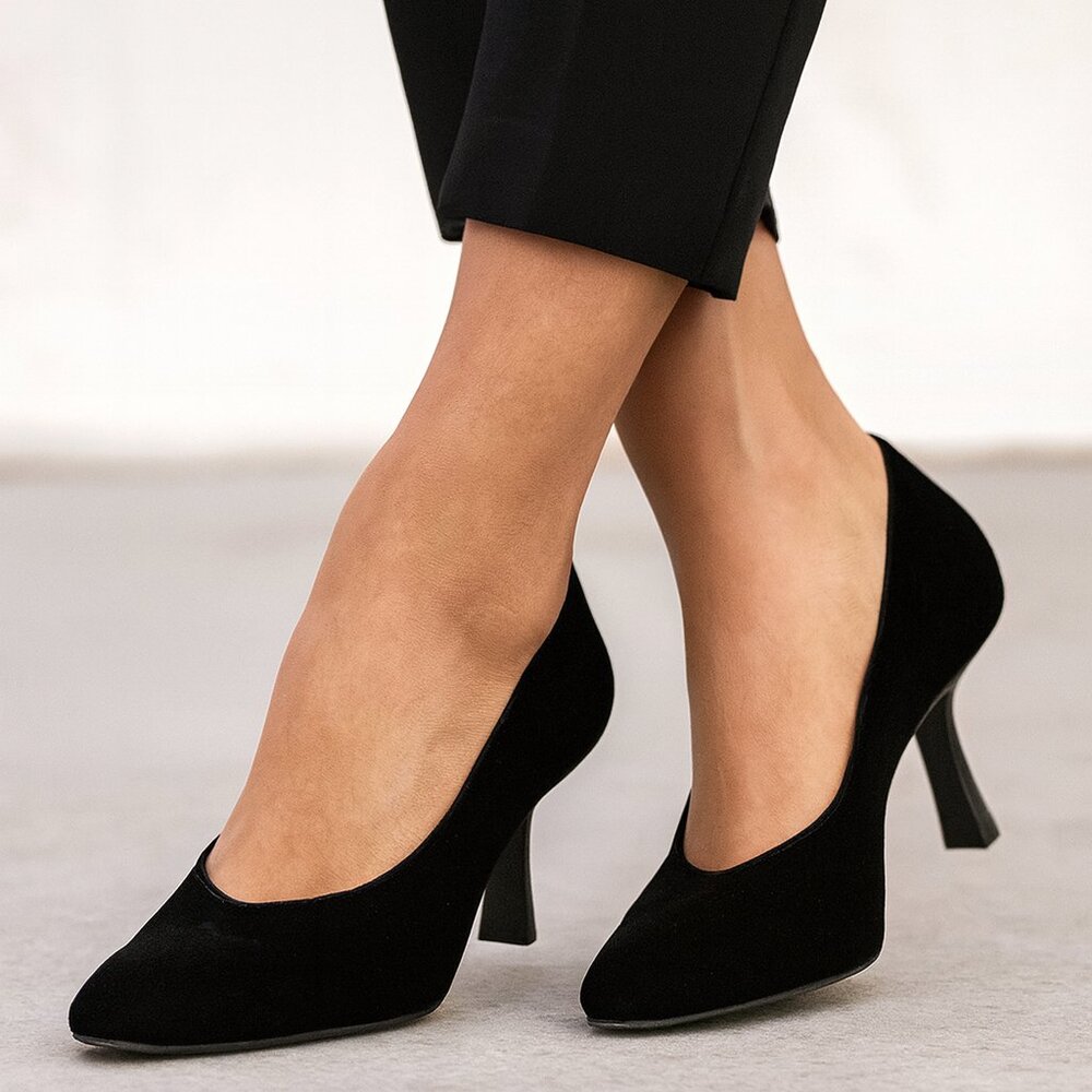 Vintage Ann Taylor Italy Black Velvet Pumps Spool Kitten Heel Shoes 7M Evening